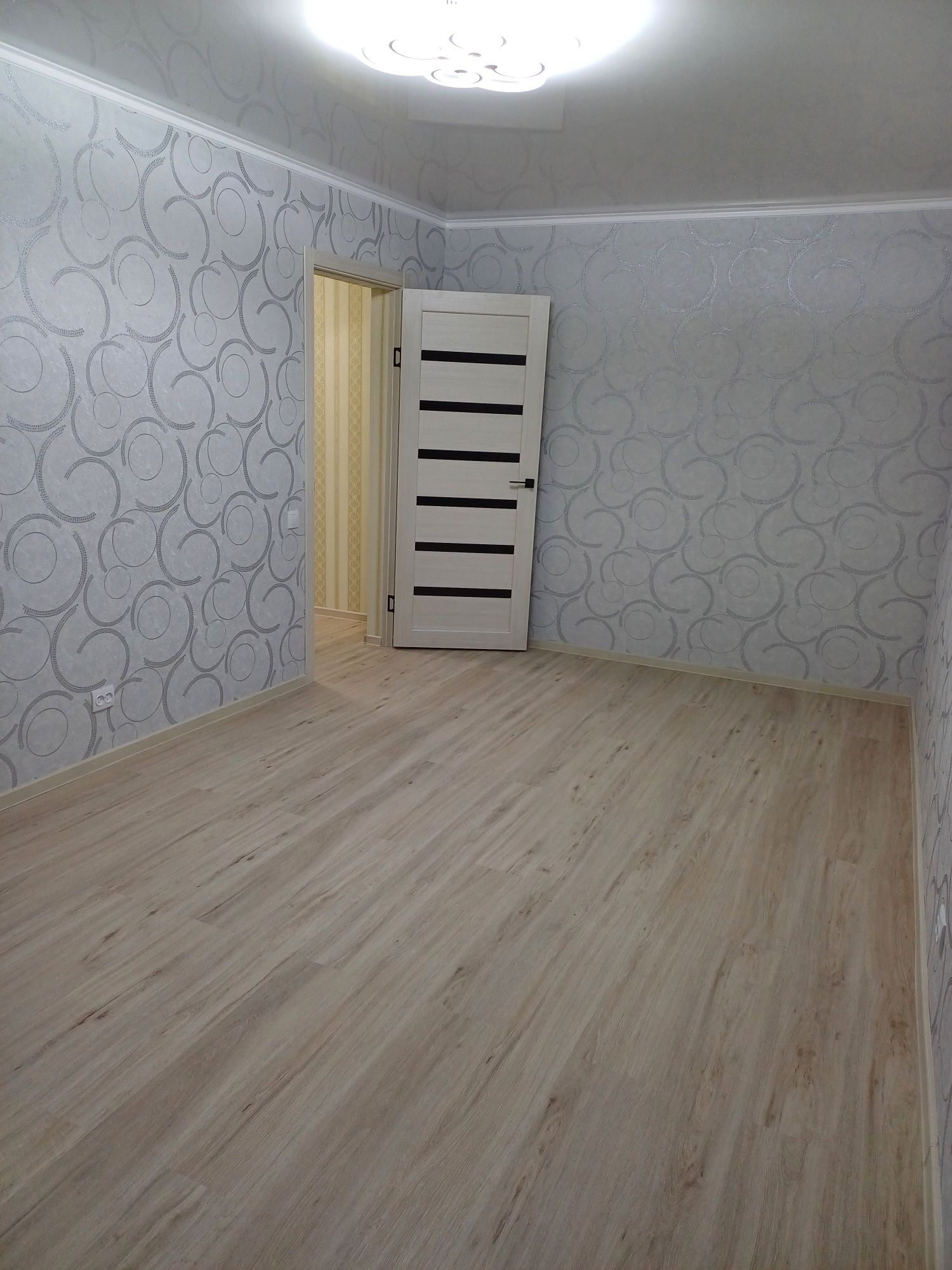 Продаётся  1 ком квартира , после  эвроремонта.Ул Абая 106 дом