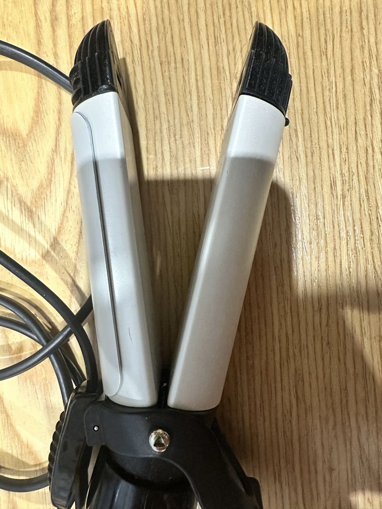Утюжок и плойка в одном. BaByliss. Она почти новая.