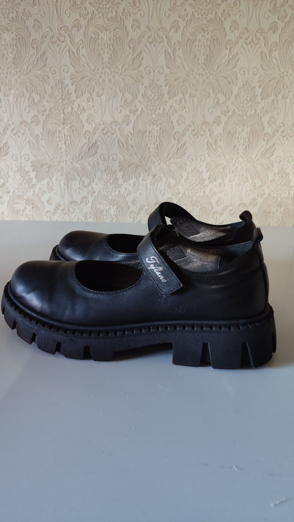 Продам кожаные лоферы 36 р