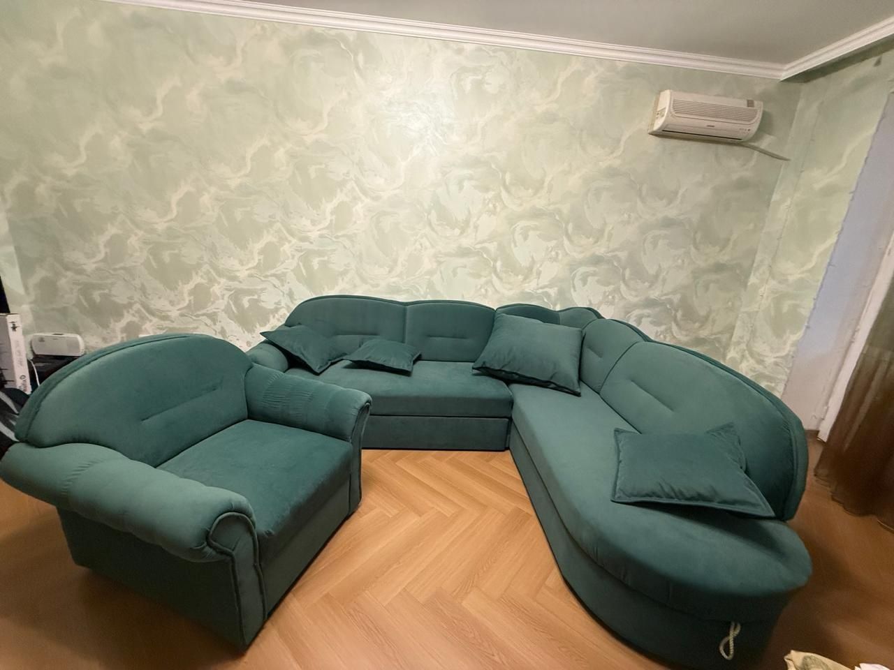 Диван раскладной  и кресло