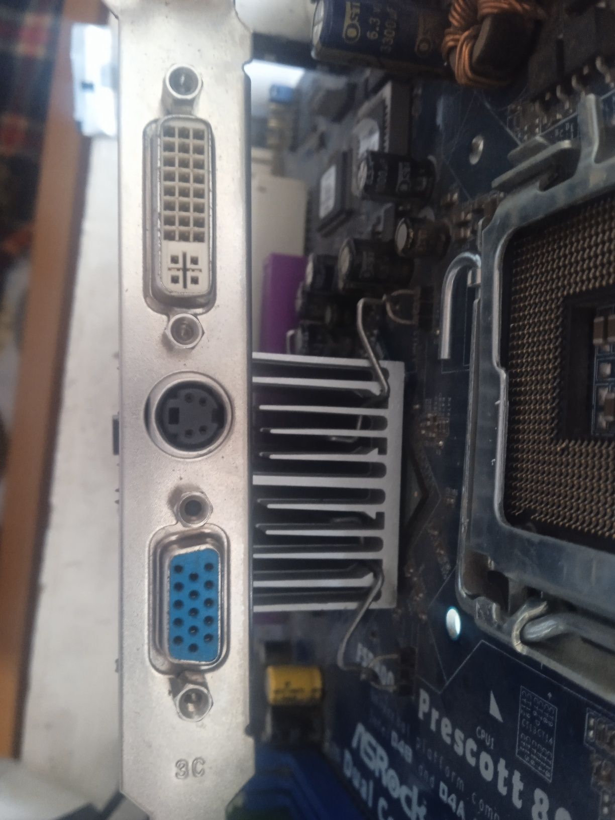 Срочно!!! Продам Nvidia geforce 5500 для офисных пк