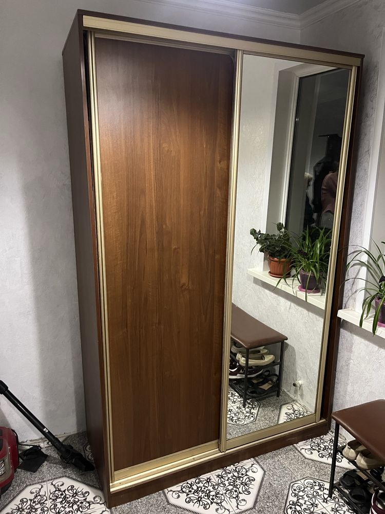 продам шкаф в прихожую
