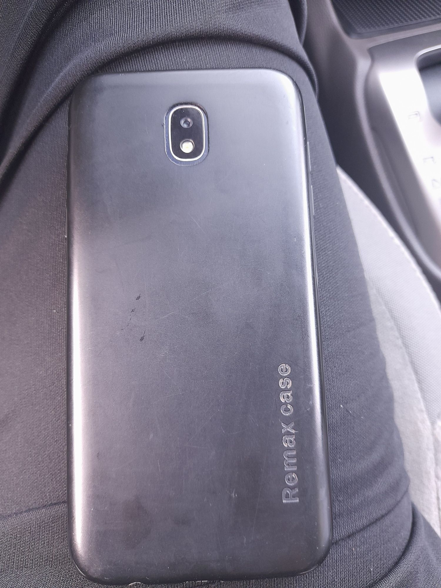 Продаю Samsung Galaxy J530 - в хорошем состоянии.