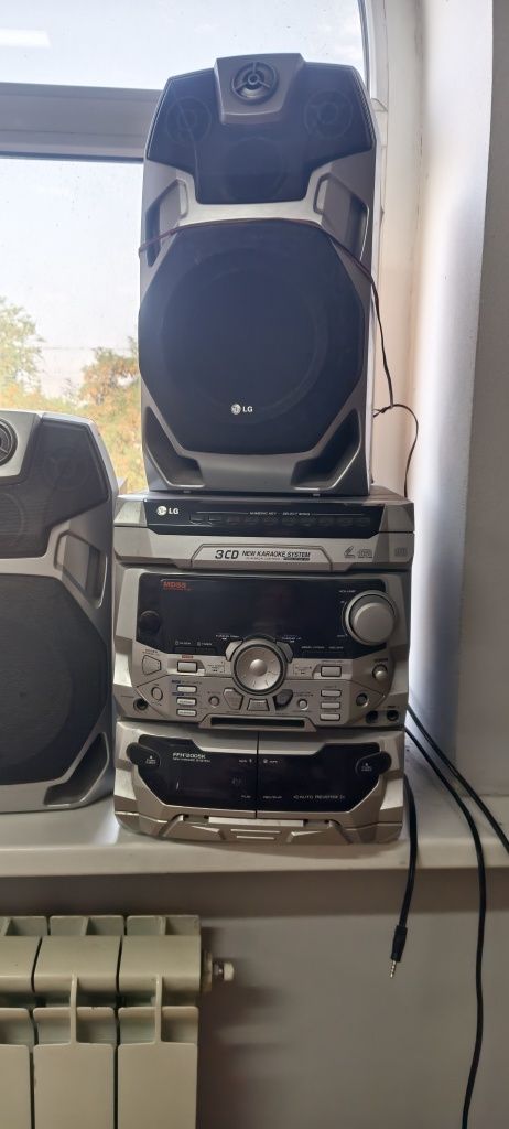 Музыкальный центр LG 3cd new karaoke system б/у