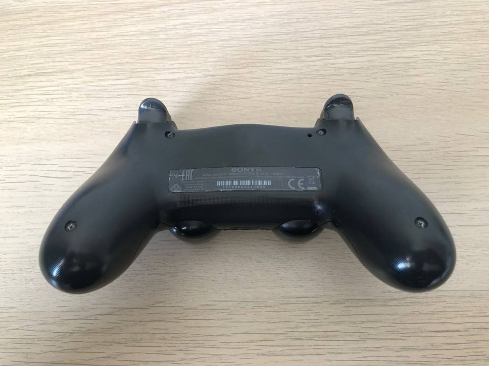 Оригинальный Геймпад на PlayStation 4 (черный)