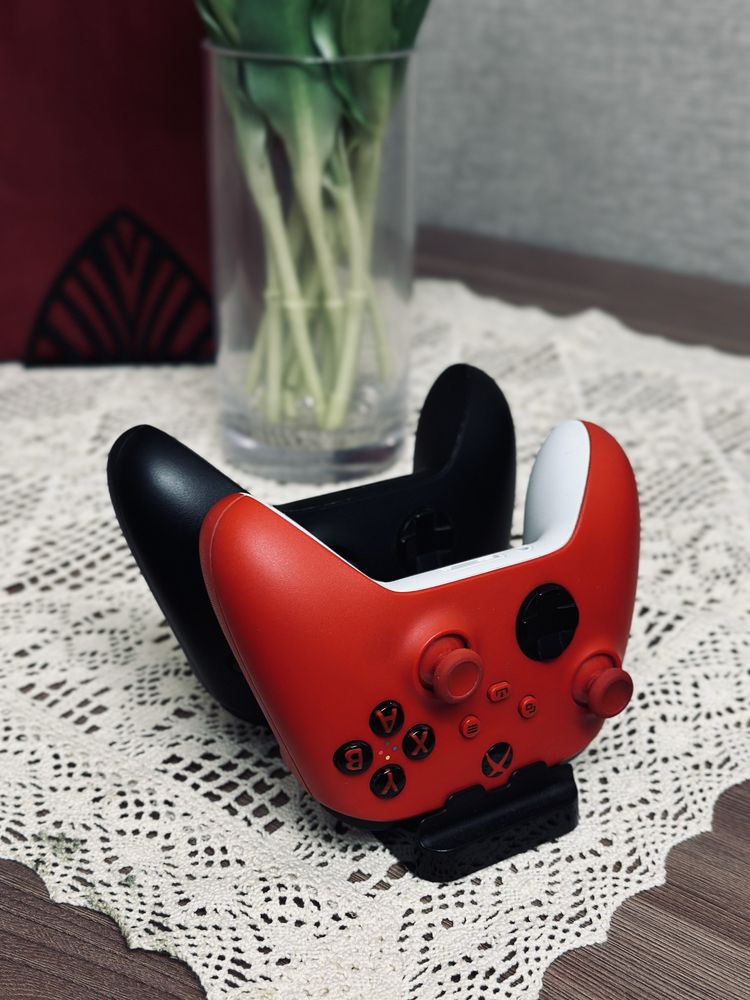 Xbox series X 1tb 2 джойстика