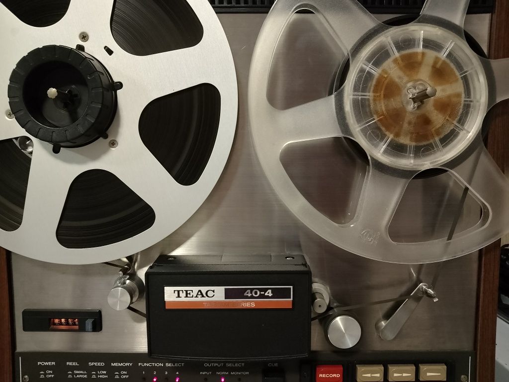 Катушечный магнитофон теас 40-4  TASCAM series