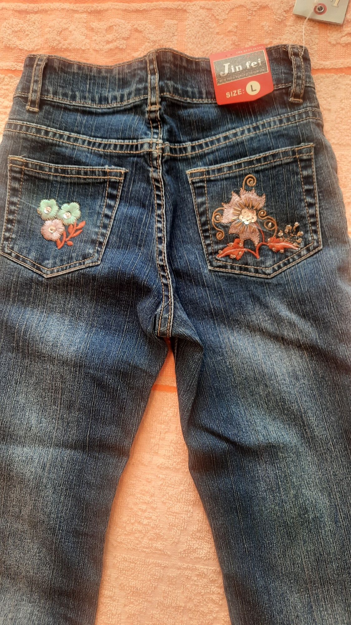 Продам джинсы на девочку