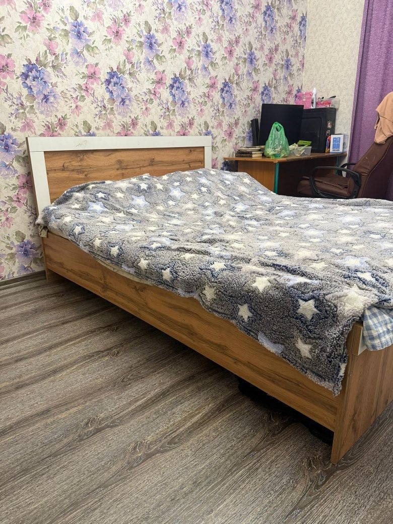 Продам двухспальную кровать