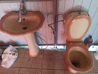 Продам и раковину в одном цвете коричневая