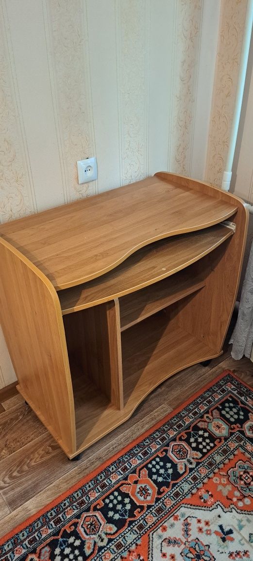 Продам компьютерный стол