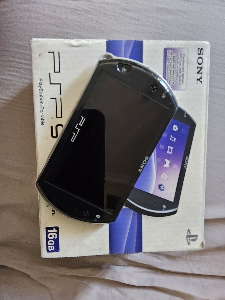 Новая Psp go с коробкой в идеальном состоянии не использовалась