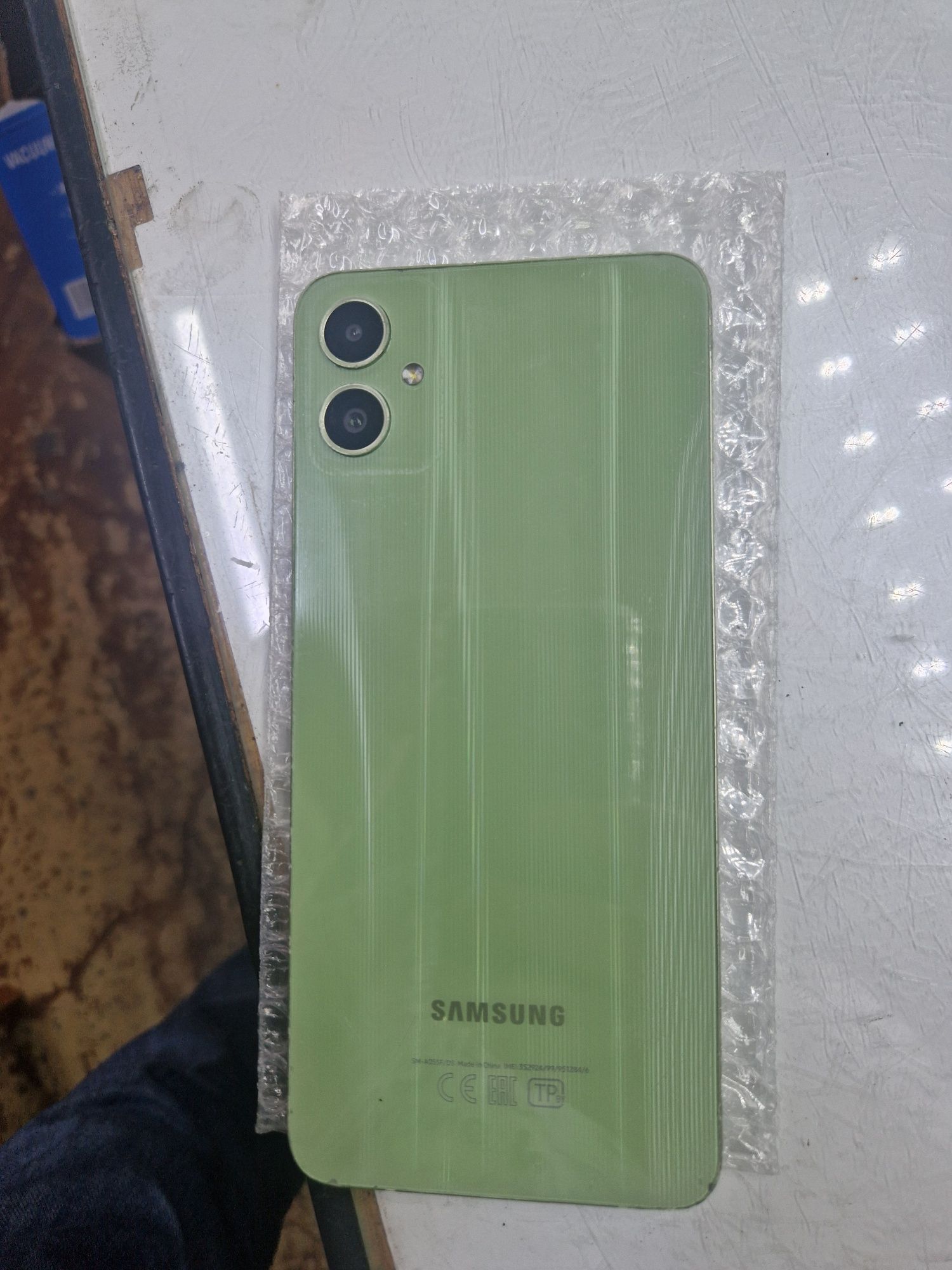 Продам смартфон Самсунг А05 2024 г .