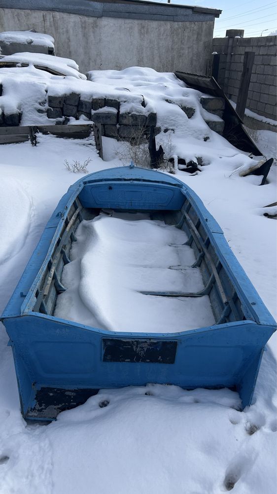 Продам лодку Вега