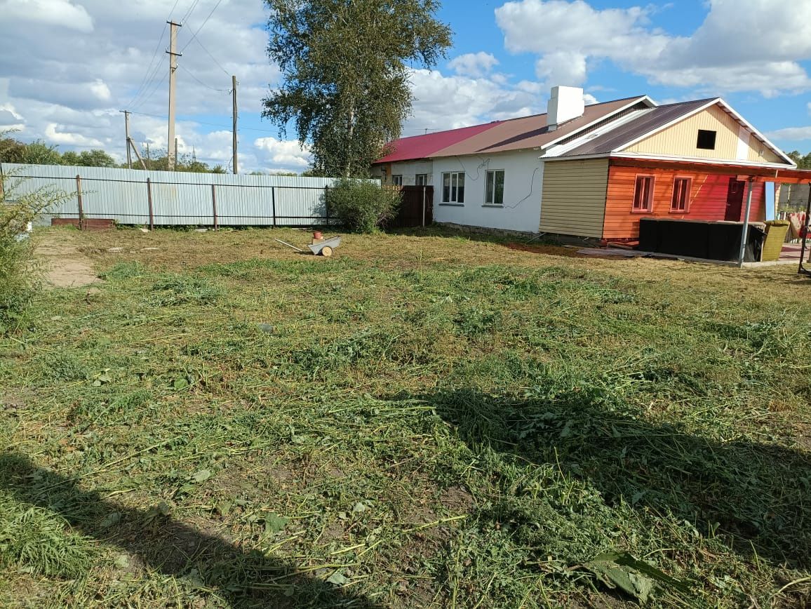 Продам пол дома в черте города.