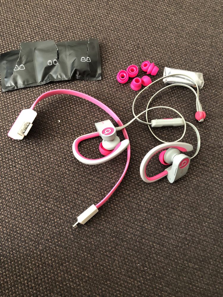 Наушника power beats 2