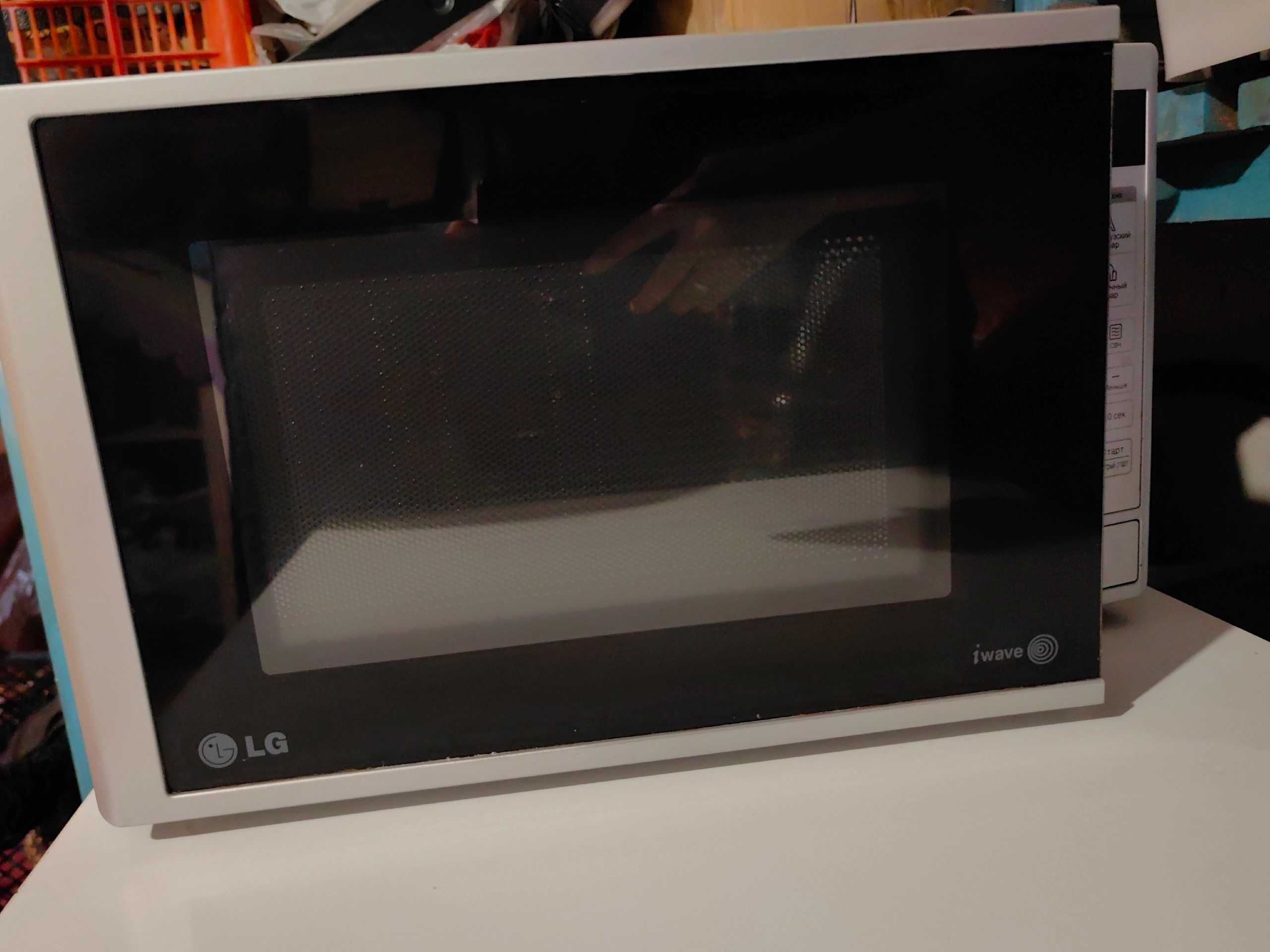 Продам микроволновую печь LG
