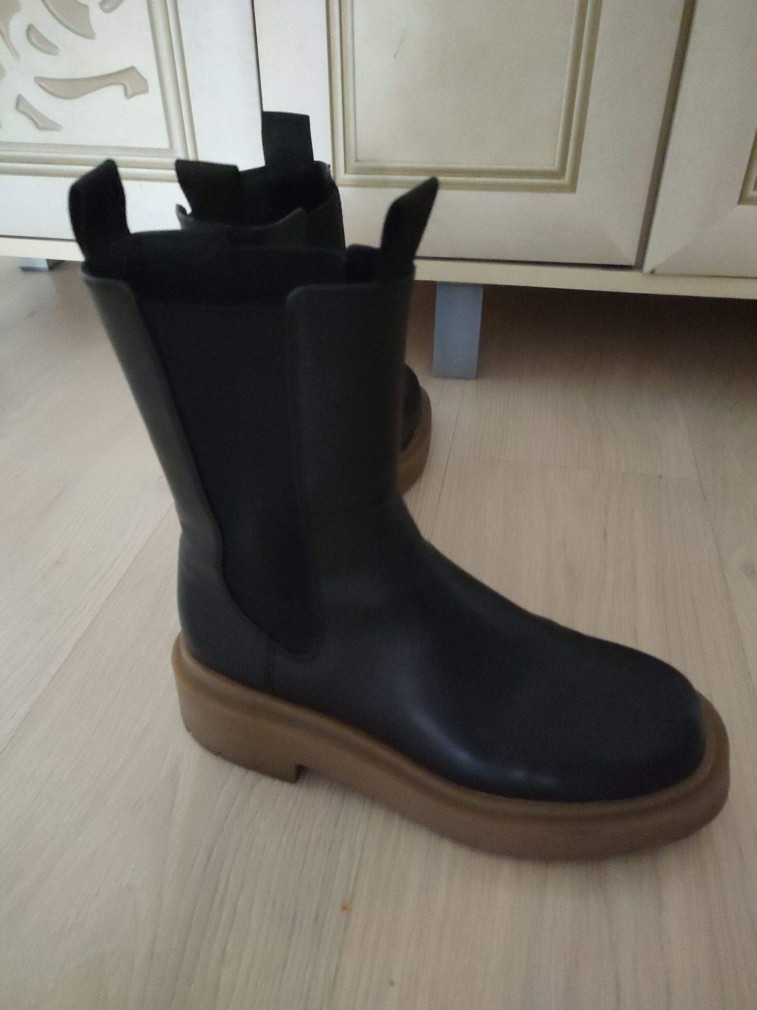 Продам женские ботинки,Челси размер 38