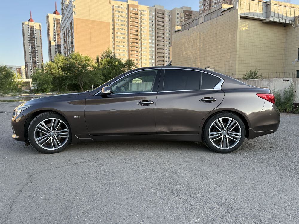 Продаю Infiniti Q50