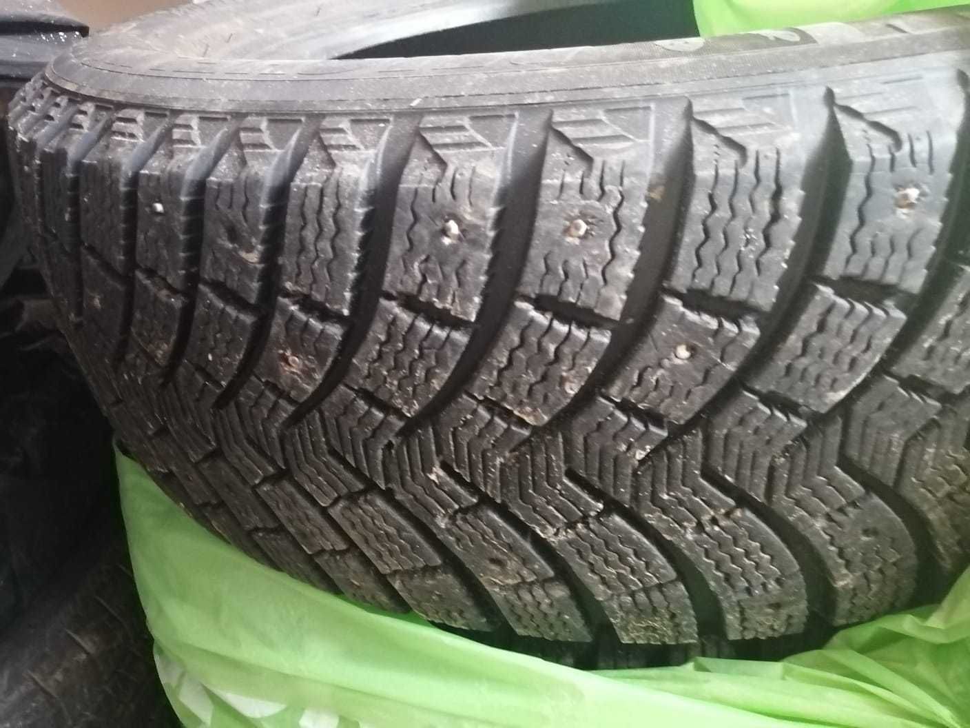 Продам резину зимнюю Michelin 195/65/R15