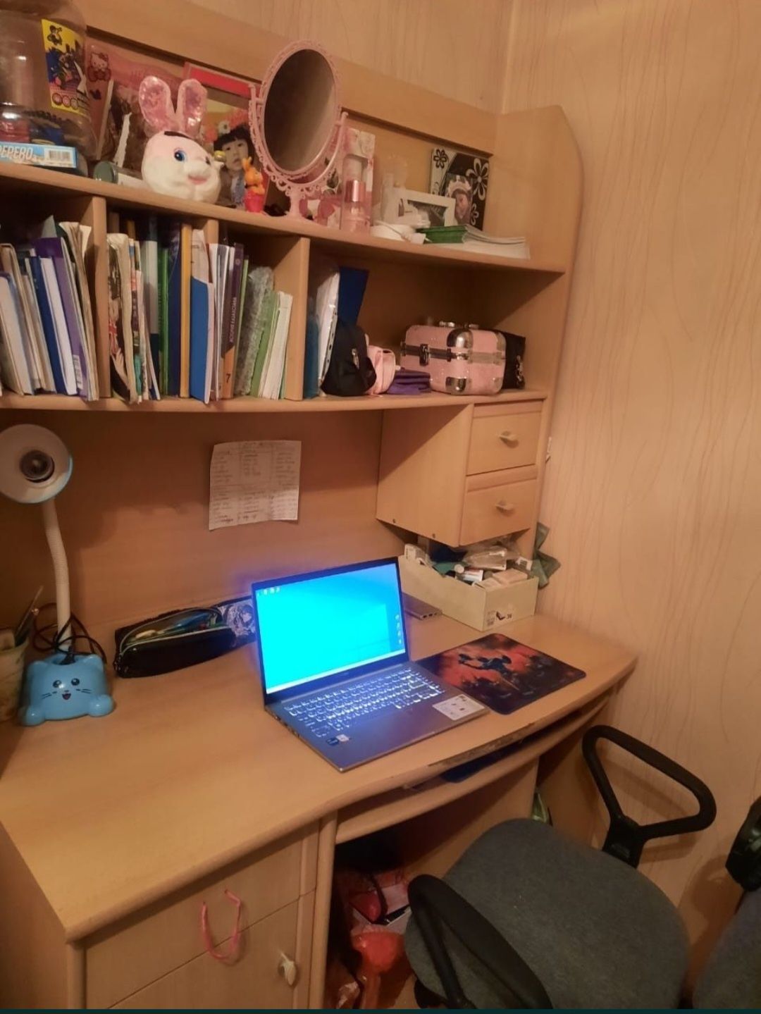 Продам шкаф для одежды. Продам парту  б/у