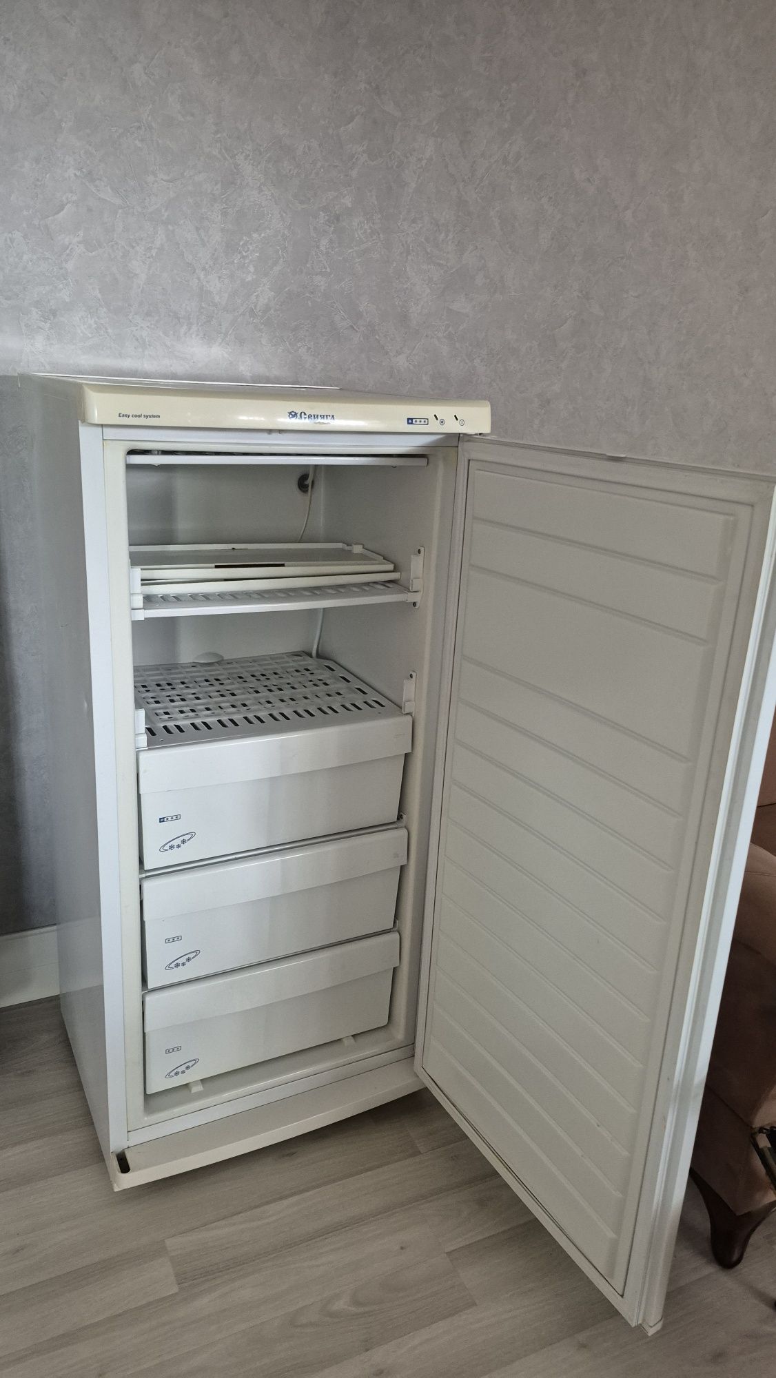 Продам морозильник