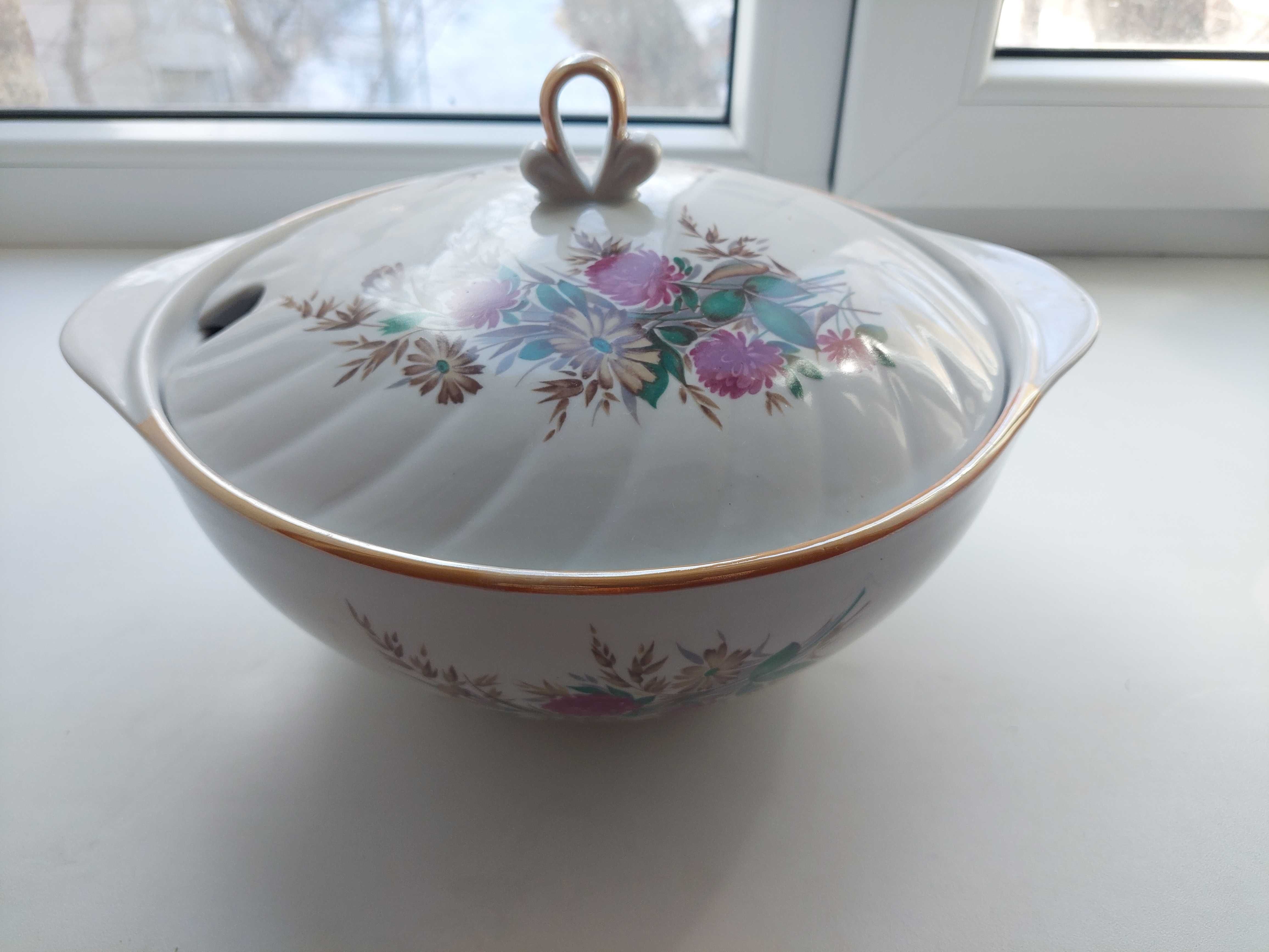 Продам супницу, настоящую фарфоровую производства СССР