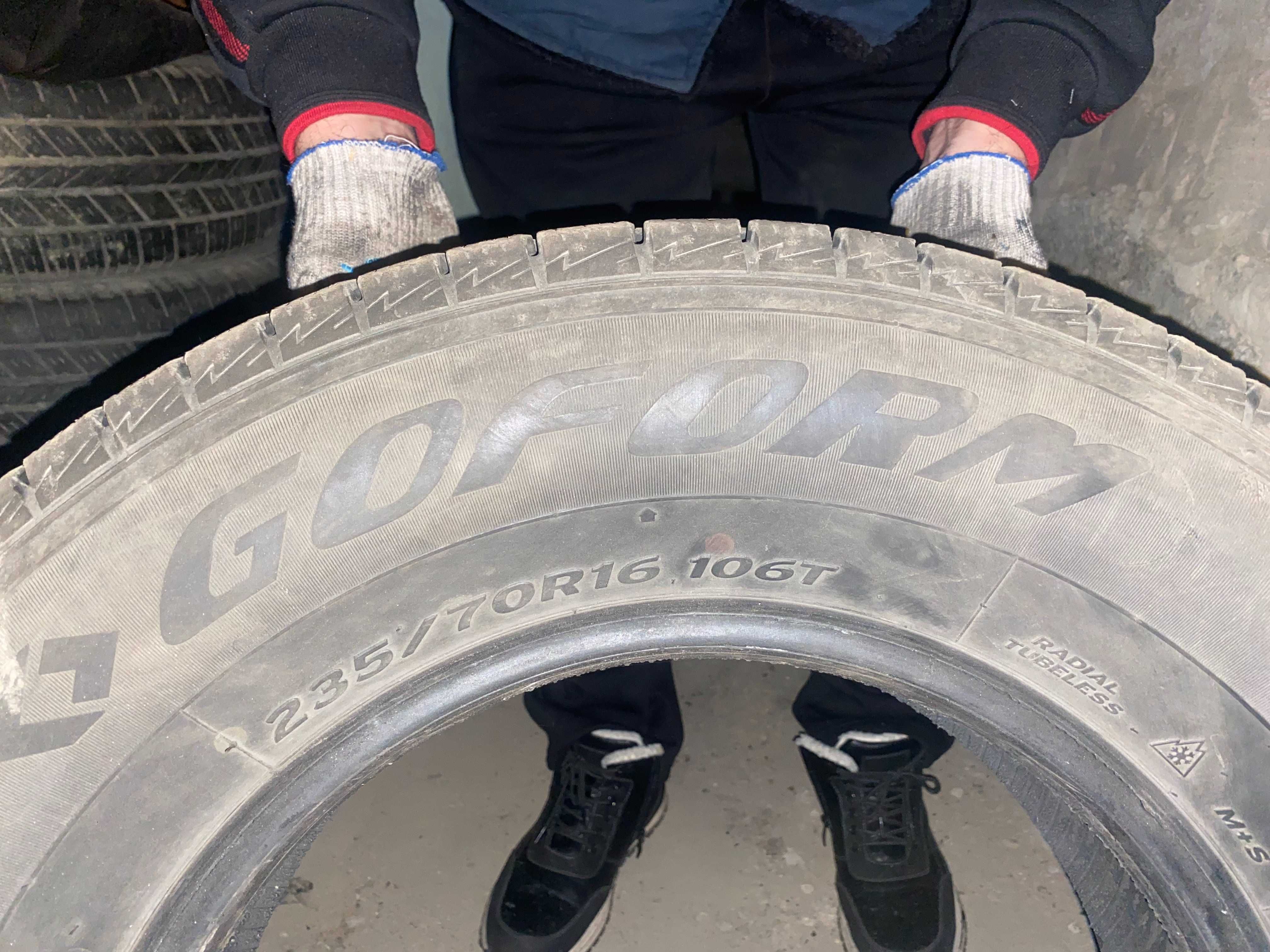Резина в хорошем состояние 2 шт. размер 235\70R16  106T