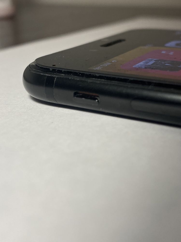 Iphone 7 32gb  черного цвета