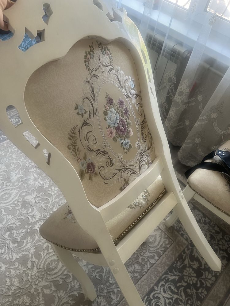 Срочно новые стулья