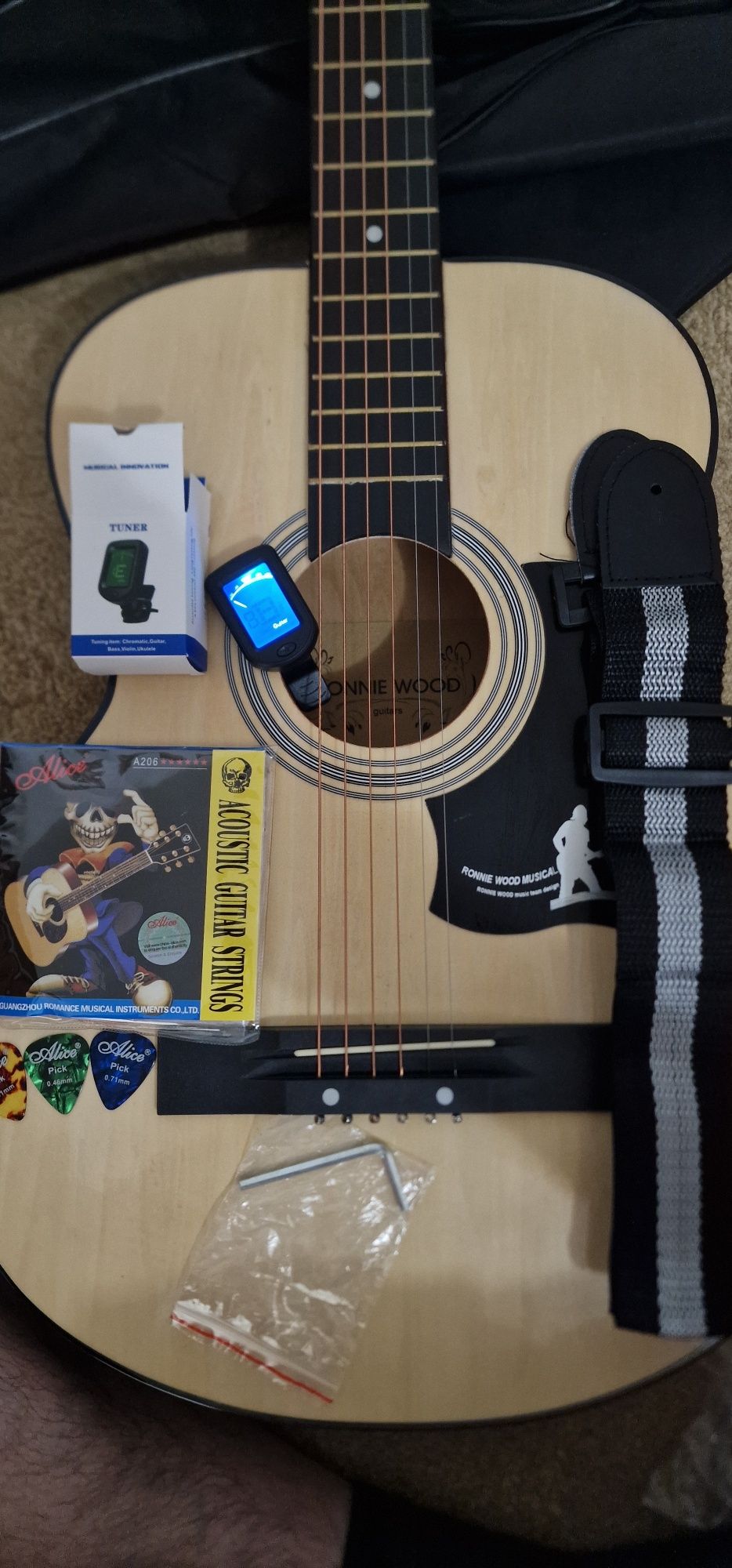 Продаётся Гитара RONNIE WOOD AG38