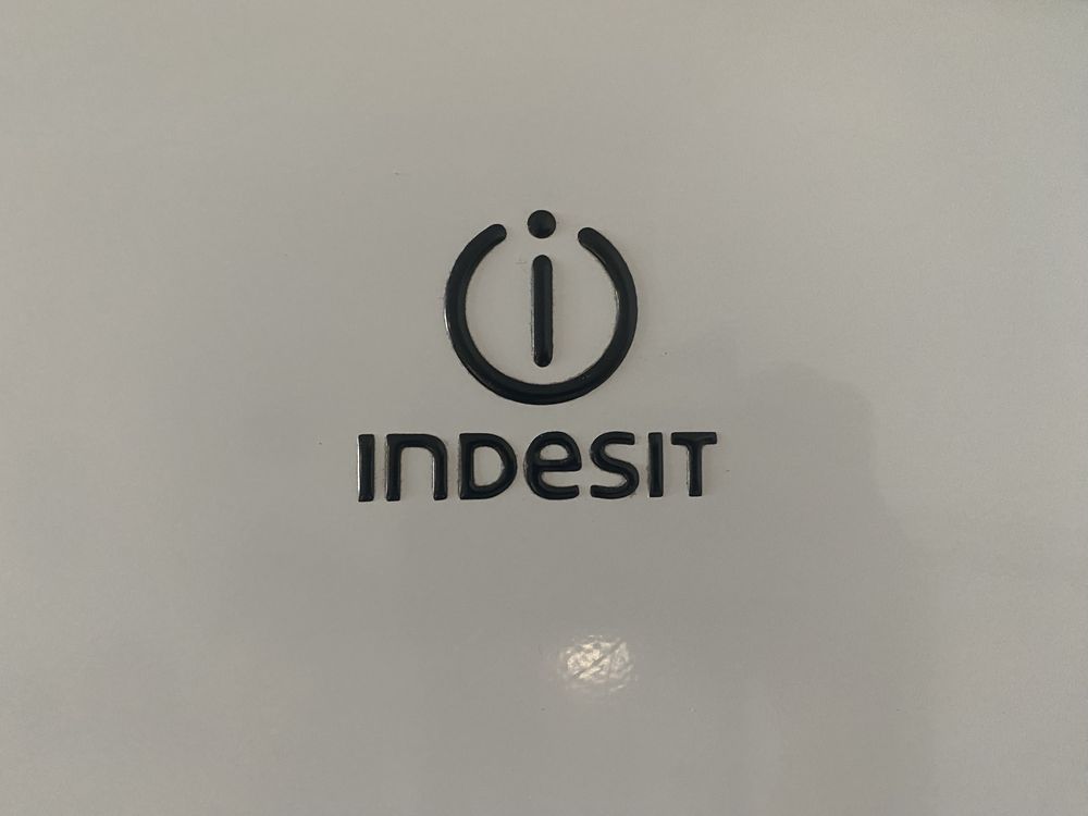 Стеклянные полочки для золодильника Indesit