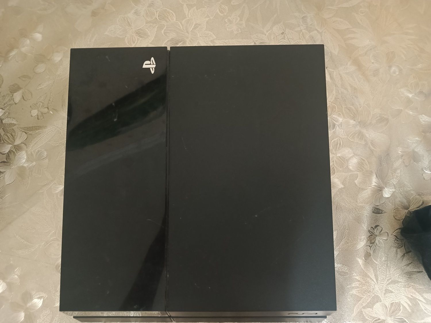 Playstation 4 с геймпадом