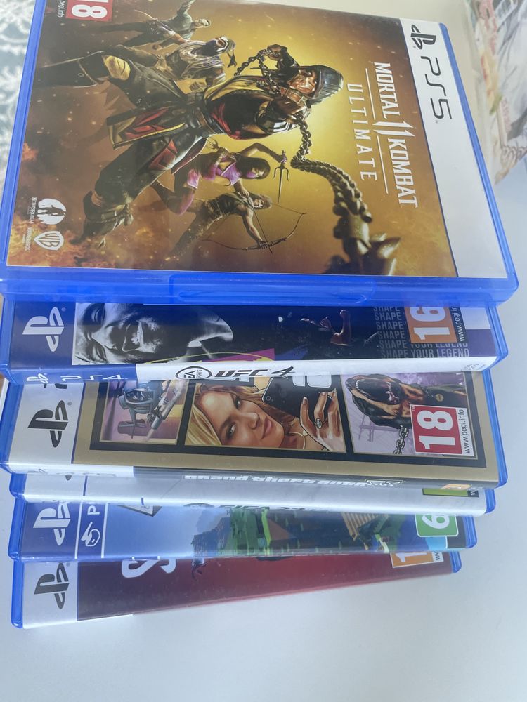 PlayStation 5 в хорошом состоянии 6 игр, два консоля, зарядка