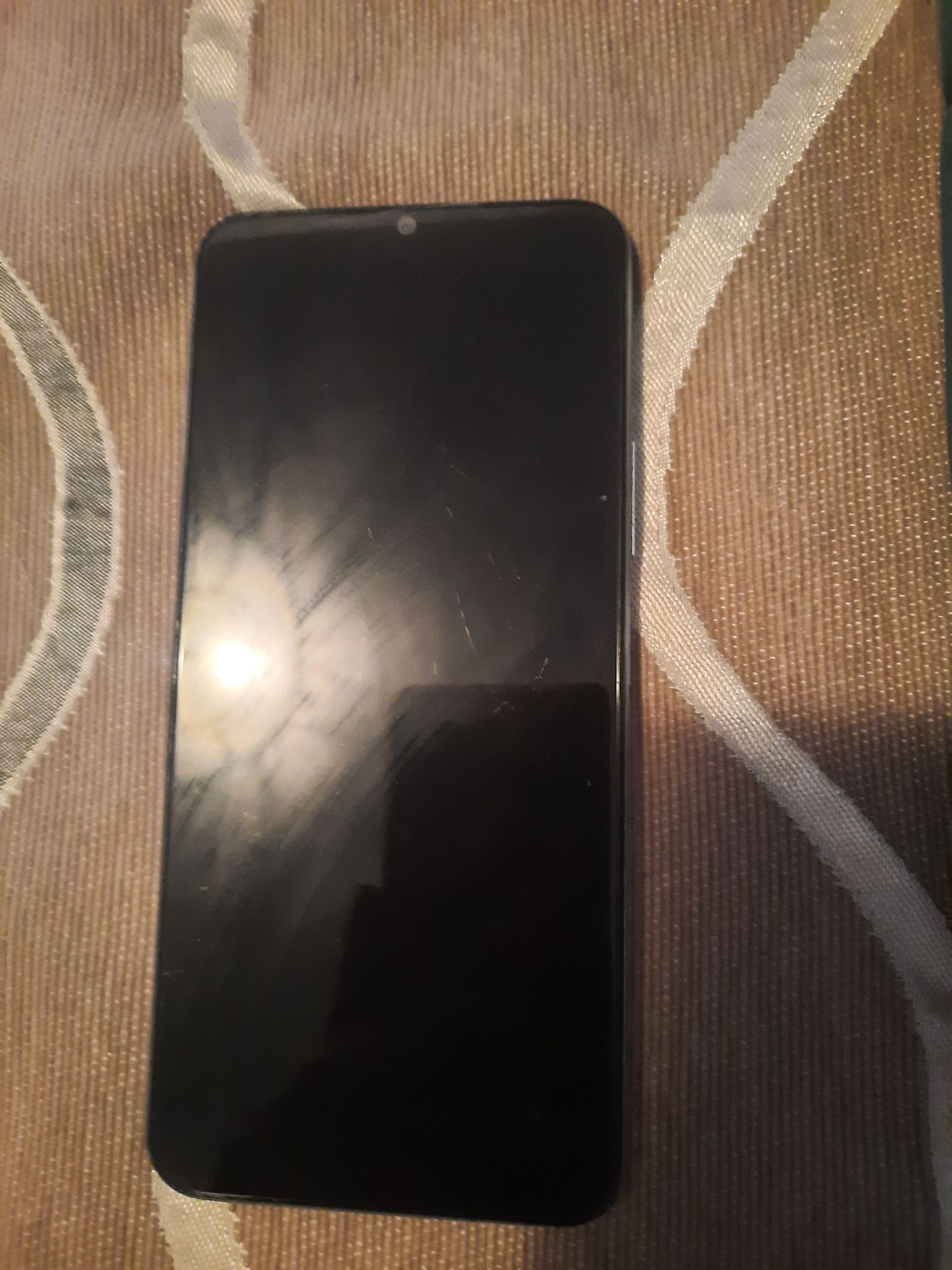 Пррдам телефон Vivo Y21
