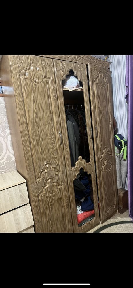 Шкаф спальный и комод