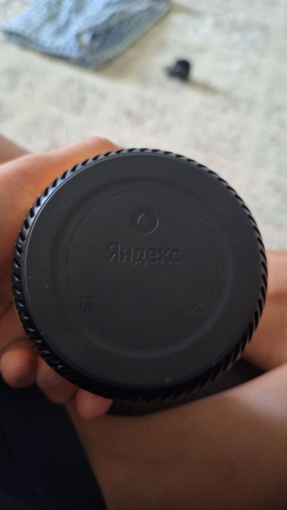 Продам яндекс колонку желтую без минусов