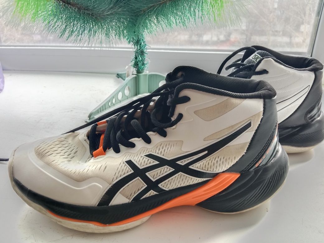 Кроссовки asics для волейбола