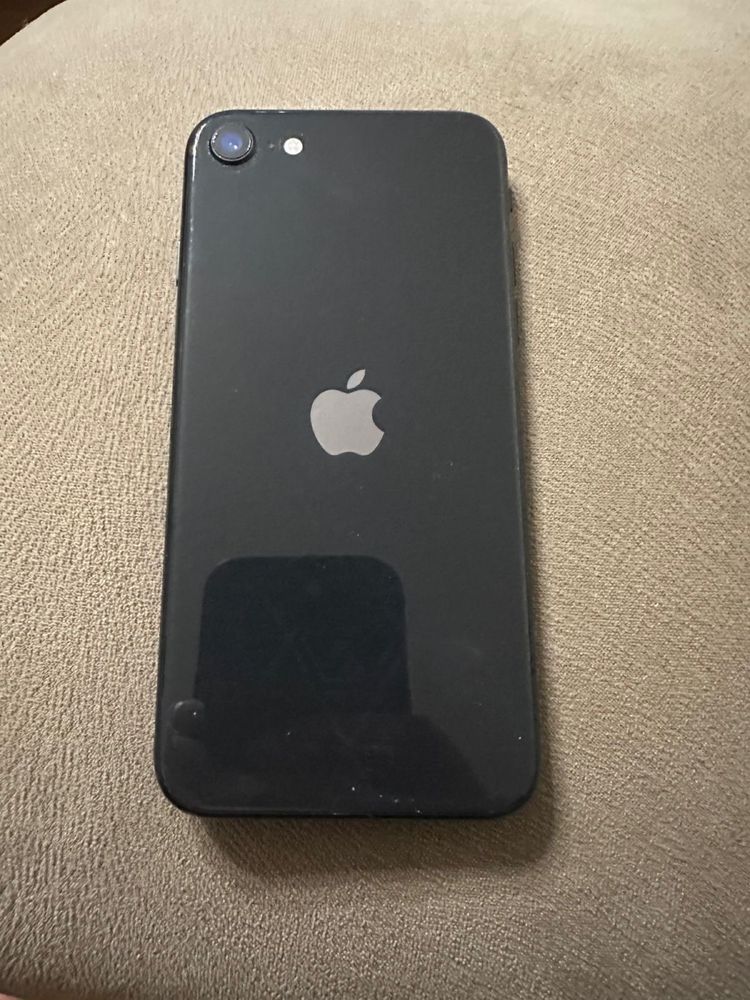 Продам Iphone SE,