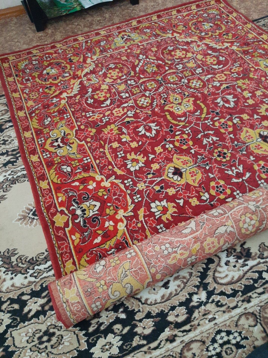 Продам ковёр 2*3