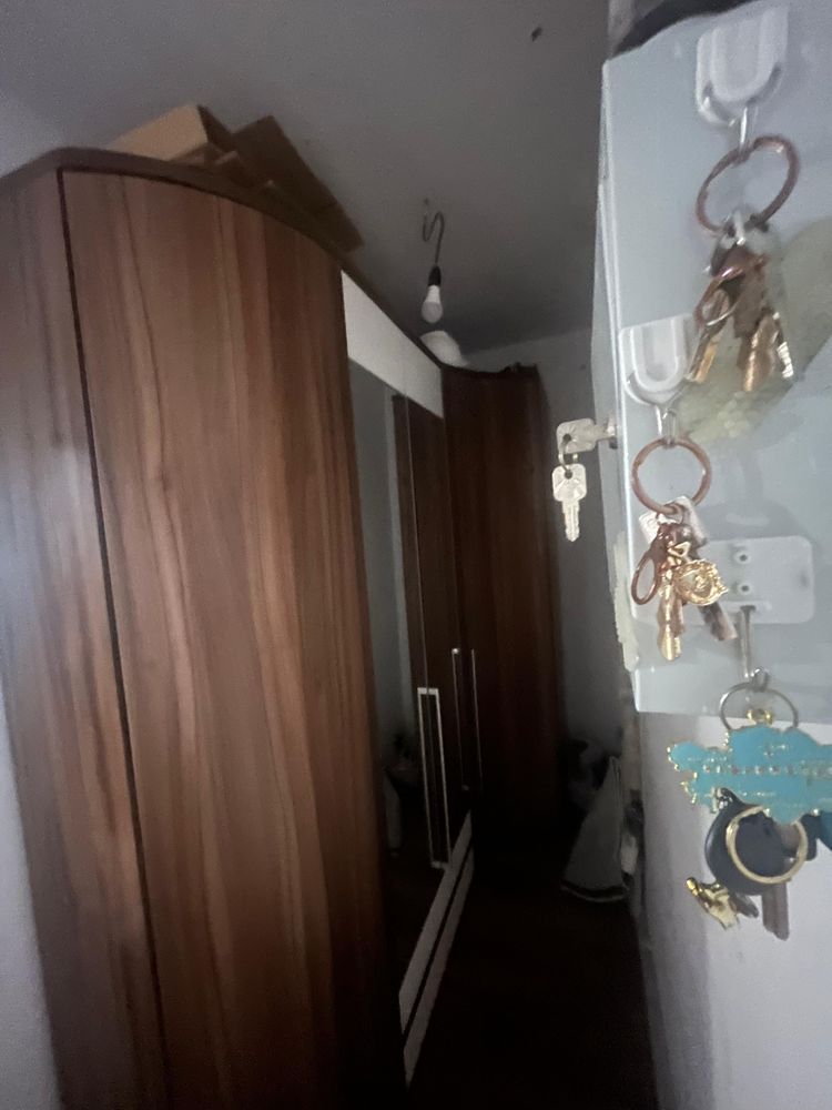 Угловой шкаф сатылады. Бағасы 45мың.