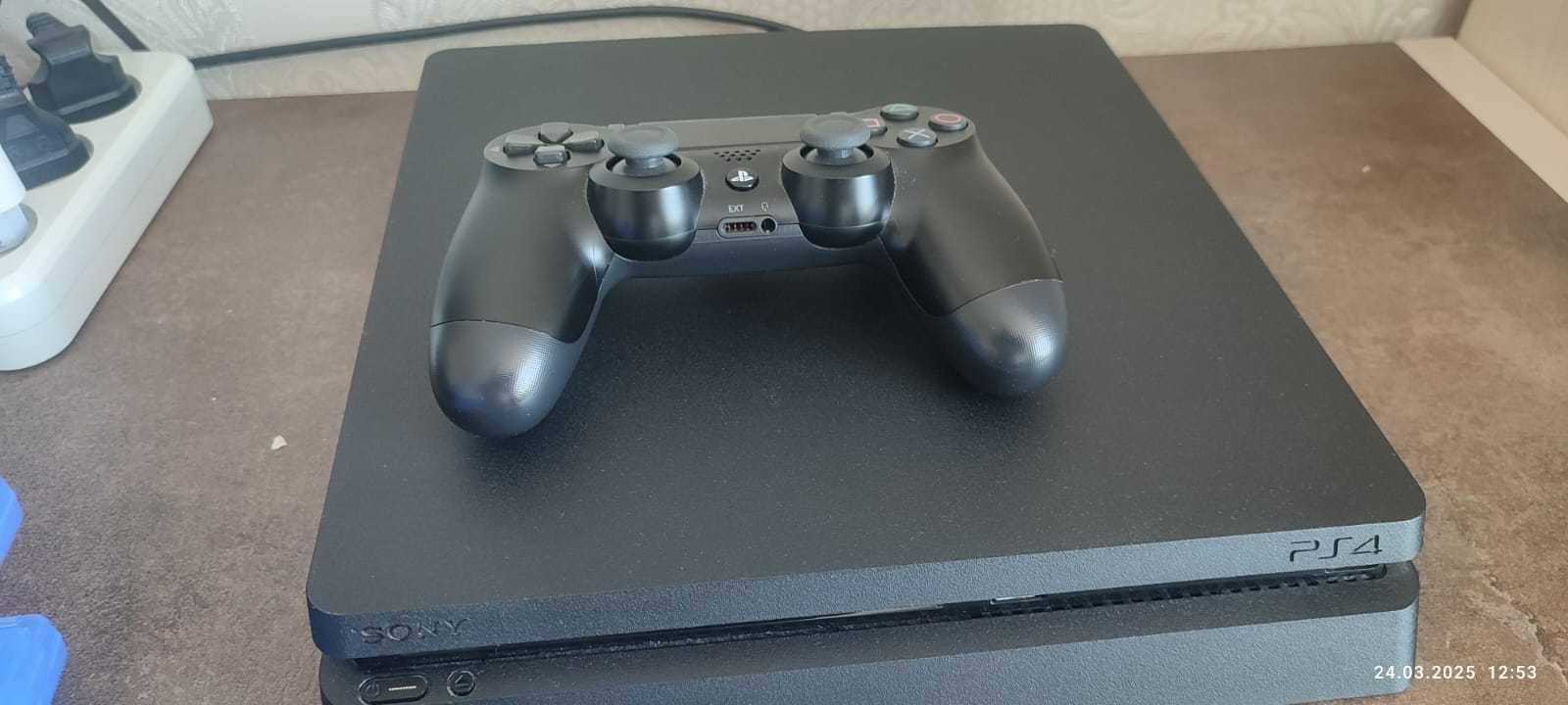 Playstation 4, 1 ТБ памяти , PS4 с джойстиком и играми
