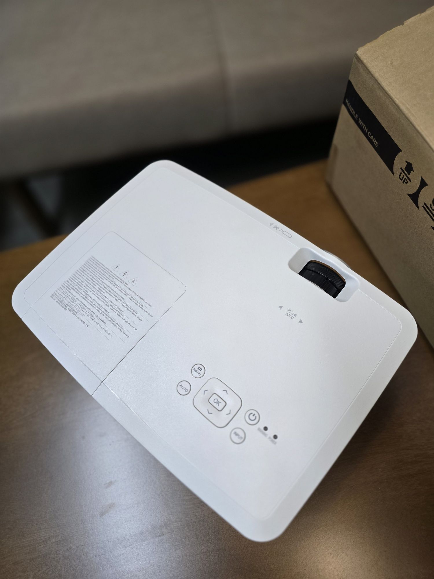 Проектор ViViBRiGHT PRX570-H  (Есть видео обзор, пишите на WathsApp)