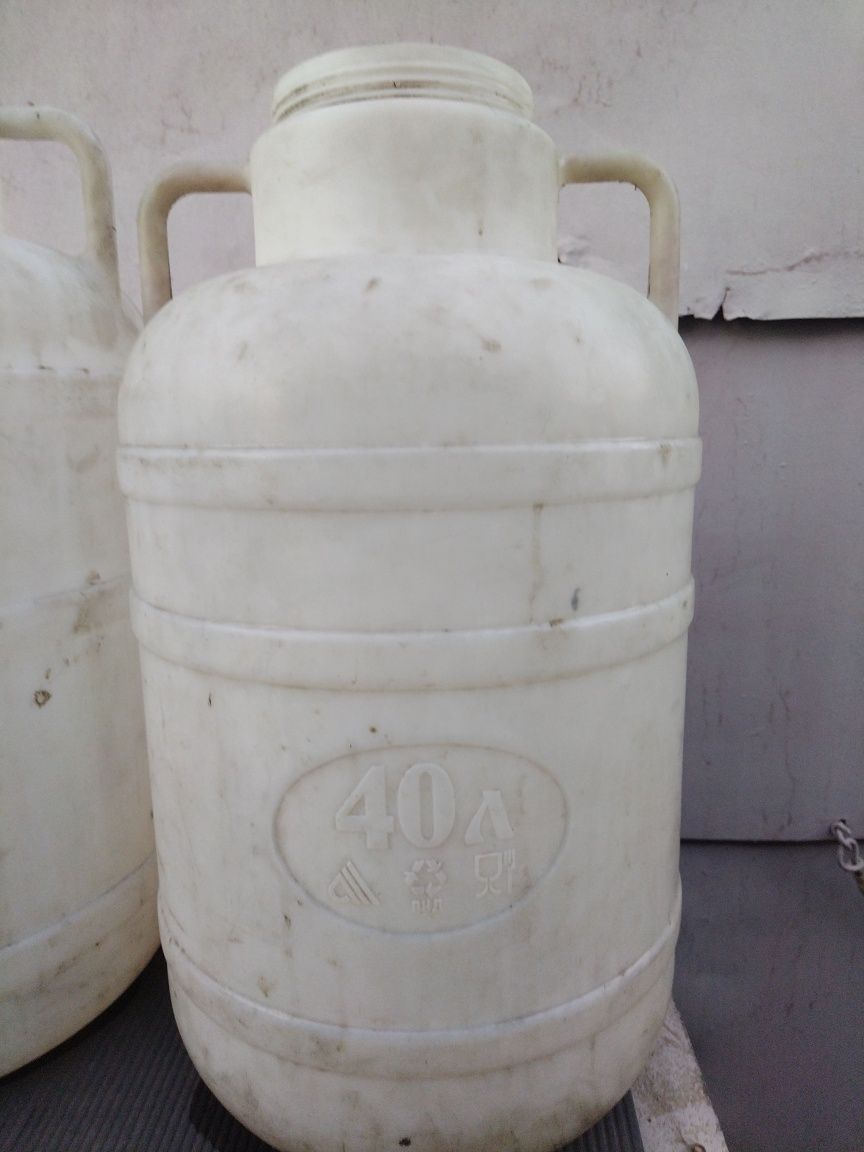 Продам с доставкой канистру без крышки