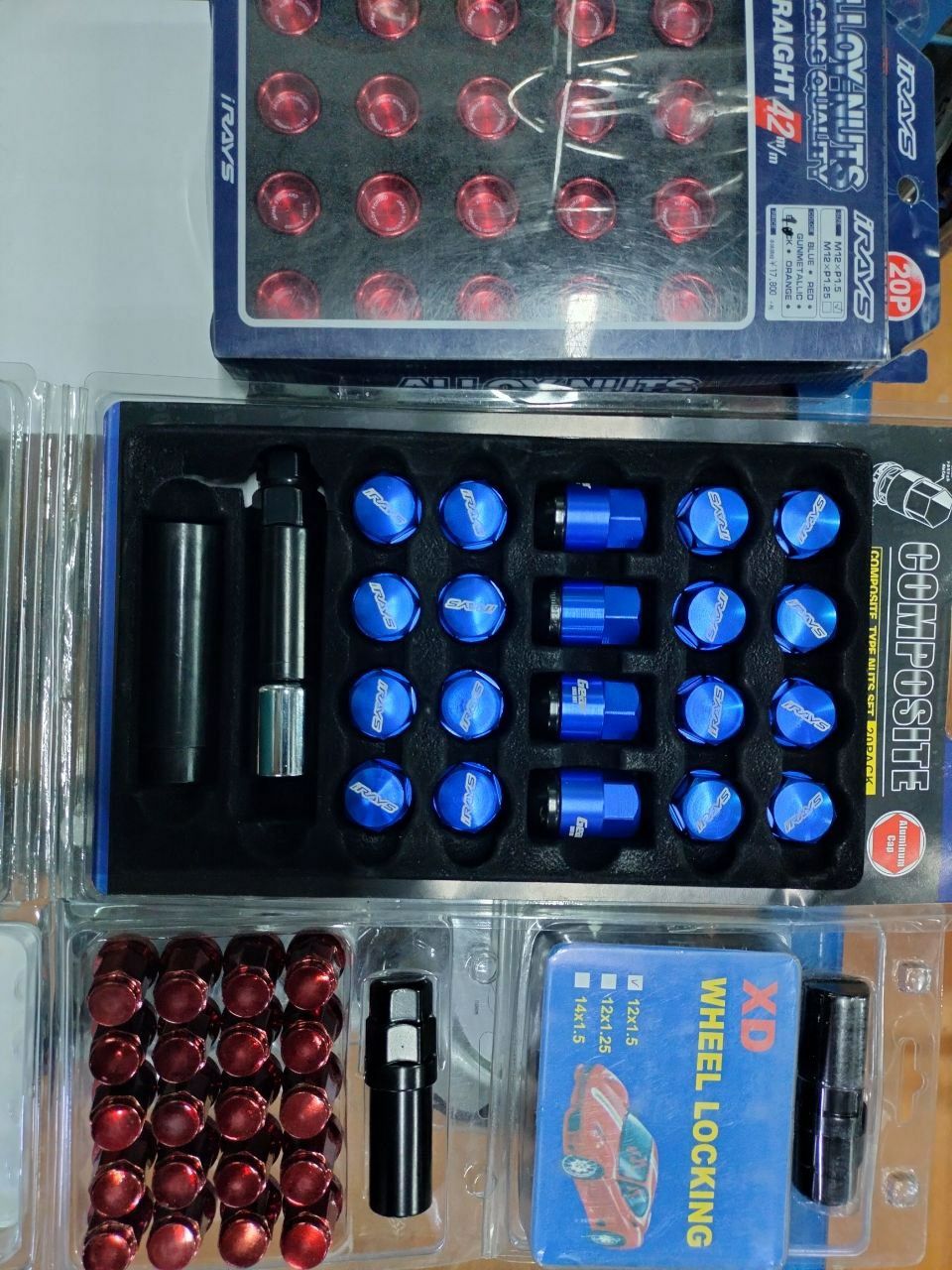На продаже БолтЫ,Гайки, Секретки