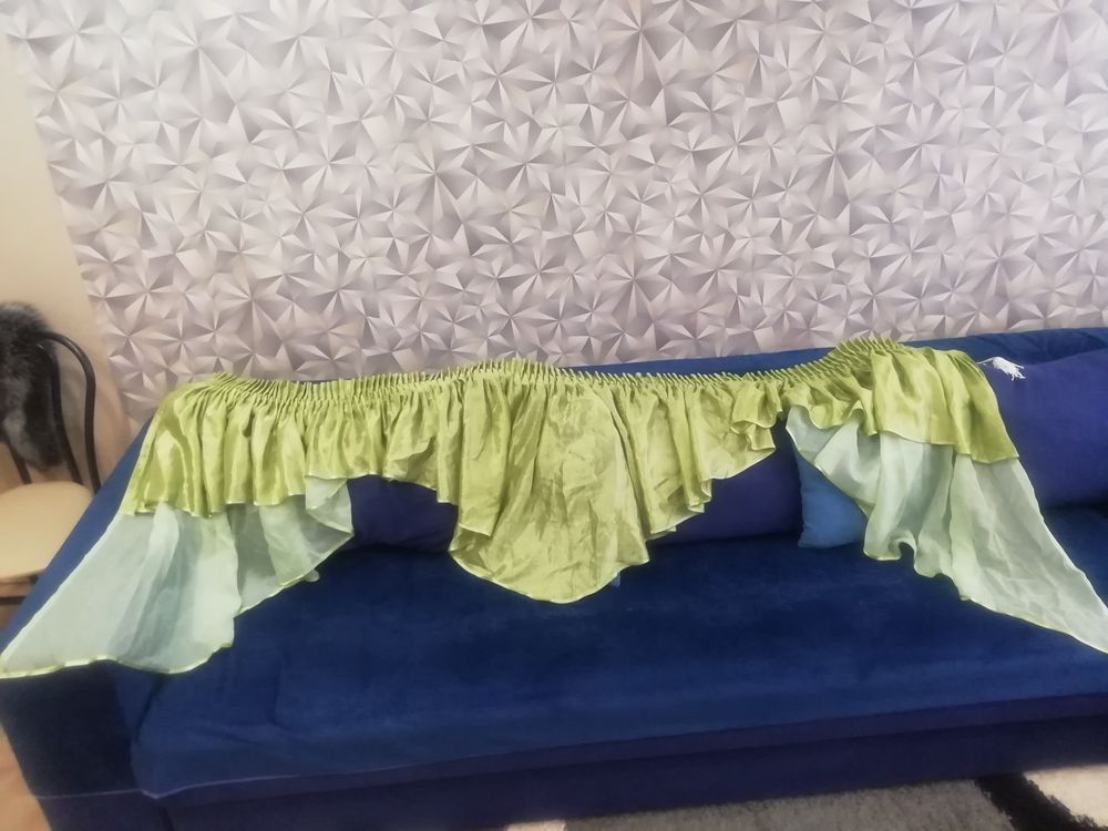 Продам 2 красивых ламбрекен без тюли, голубой и зелёный по 2.500