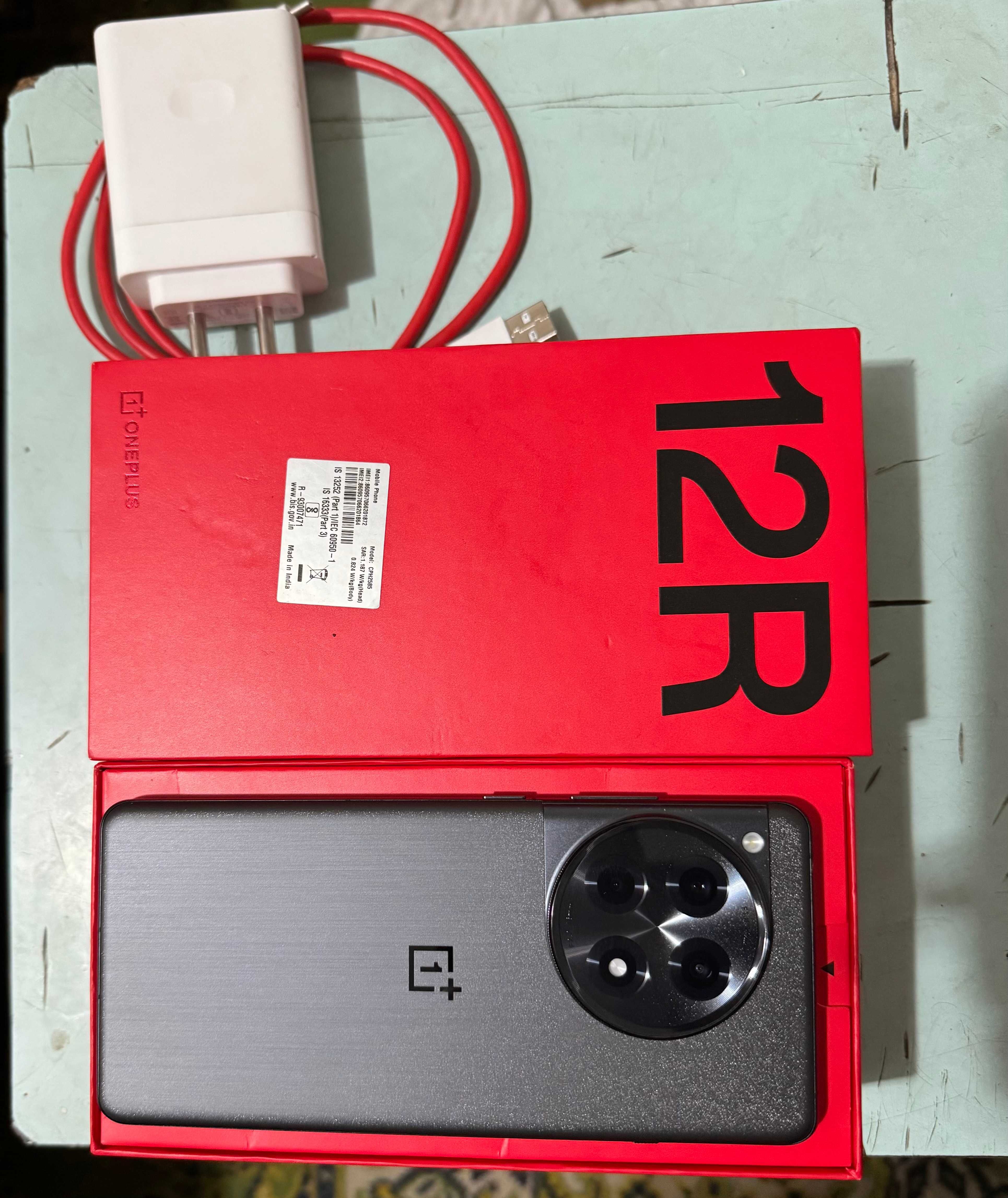 One plus 12R 256gb. Brand new condition in waranty