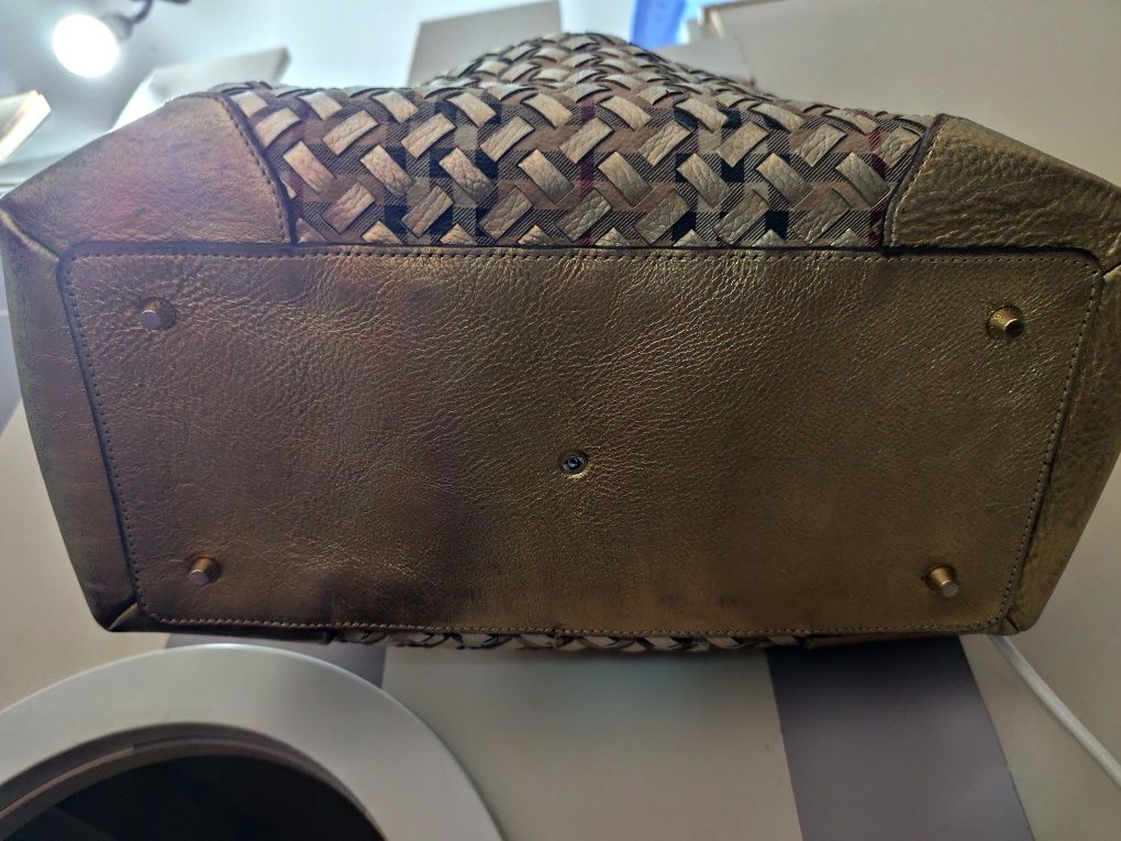 Сумка Burberry в золоте