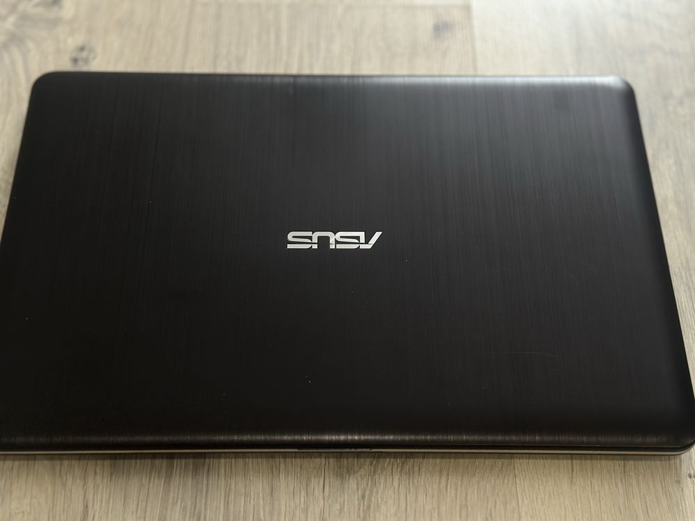 ASUS X540LJ-XX015T + комплект (сумка, мышь, зарядки)
