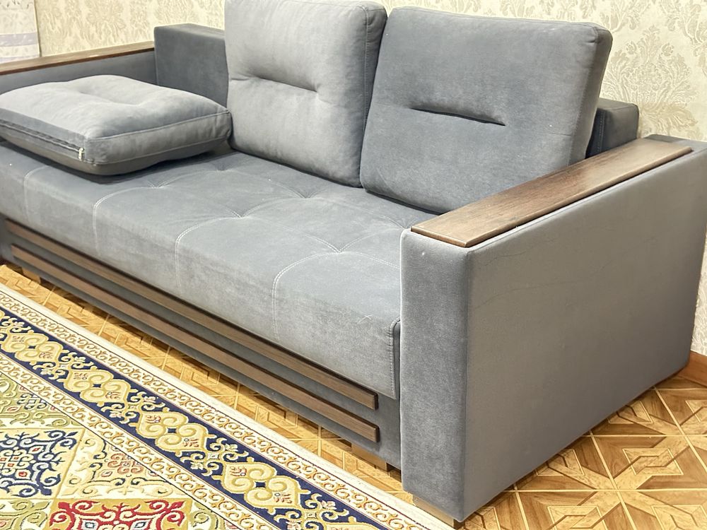 Продам диван практически новый за 100к